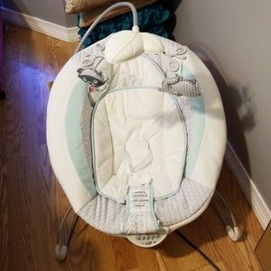 Vibrating chair with music. excellent condition